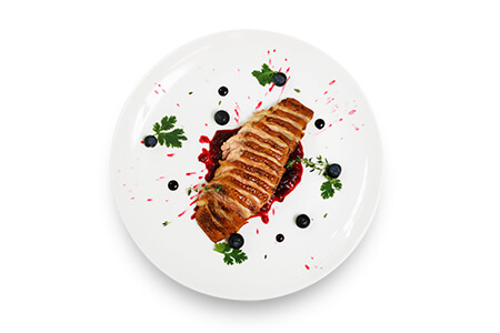 tender-duck-breast-with-blueberries-cranberry-and-vinegar-sauce